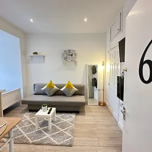 Studio Near Central *