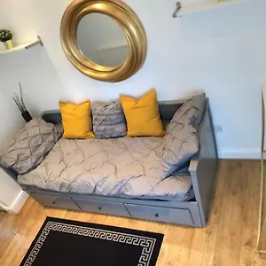 Cosy Heartfelt In A Homestay Edgware