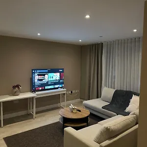Apartment London 1 Bed Flat W Balcony *