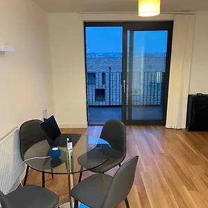 Modern, Luxurious 1 Next To Station, Few Stops Away From *