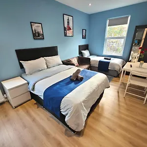 Stunning In North - Victoria Line Apartment *