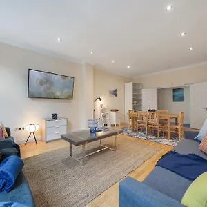 The Chic Townhouse In Kings Cross!!! 3 Floors Apartment London