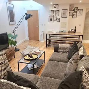 Large Duplex Flat At Bridge London