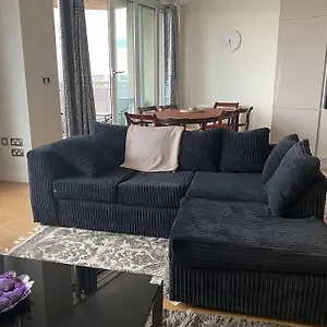 Apartment 2 Bedroom Royal Docks Riverside London