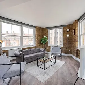 Spacious & Bright Oasis In Old Street * London