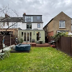 Madika Homes 4 Bed House Contractor Corporate London