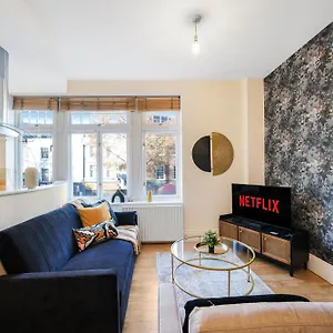 Boutique Hackney Abode - Balcony - Sleeps 6 Apartment *
