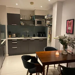 Cosy 1 Bed Beside Broadway Market Apartment *