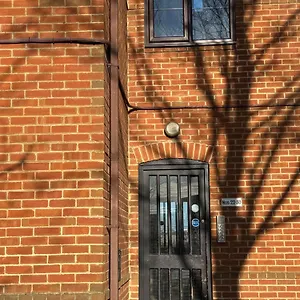 Cozy Flat Near Heathrow