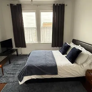 3 Bedroom In A Great Location * London