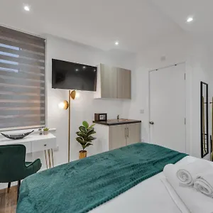 Apartment Micro Chic, Tiny With Functional Desk