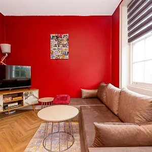 Charming Two Bedroom In Camden Apartment