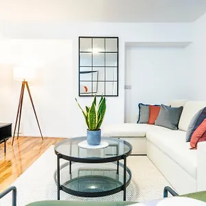 Holiday home 3 Bdr House In Kingston Upon Thames, London Waterloo In 30 Mins