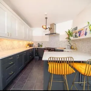 Stunning Walthamstow Village Flat Apartment *