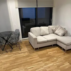 Aldgate East 2 Bedroom Flat *