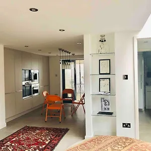 Apartment Unique And Artistic 1bed Flat With Kitchen And Bathroom London