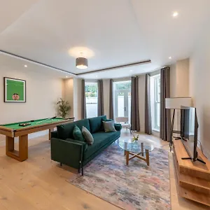 Apartment Newlands Punks By Artsy London