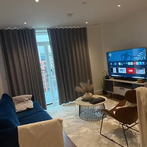 Wealth Luxury 2 Bedroom Double En-suite Apartment *