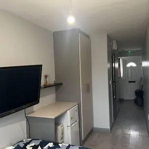 Feltham Apartment