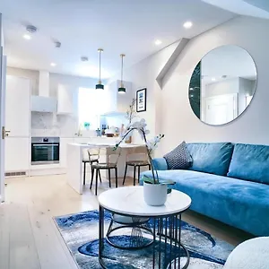 Modern 2nd Floor Flat