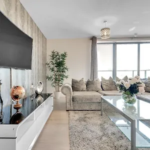 Modern 2-bedroom Near Canary Wharf, O2 Arena & Excel - Excellent Transport Links Apartment