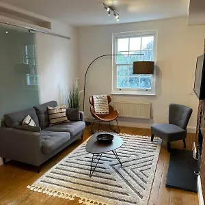 Kings Cross Cosy 2 Bedroom Flat * London