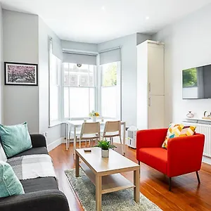 Refurbished Stjohns Hill Apartment