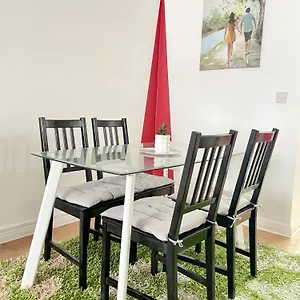 Westfield Gardens - 3 Bedroom Apartment Goodmayes