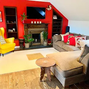 London Bedroom In Secure Leafy Area