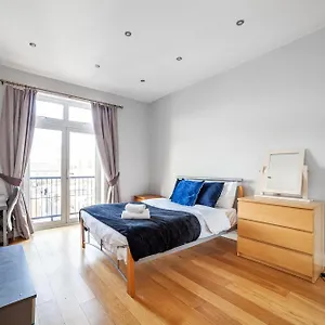 Modern Comfort 4 King Beds Near Camden Town London