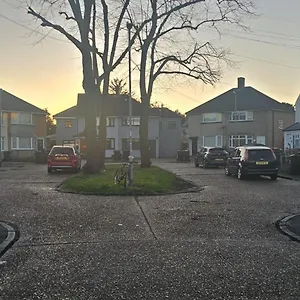 Spacious & Modern 2-bed House In Holiday home