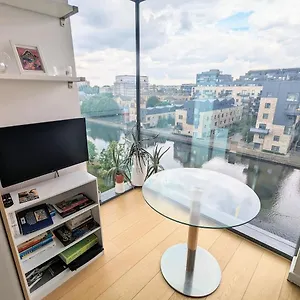 Angel Canal-view 1-bedroom Apartment *