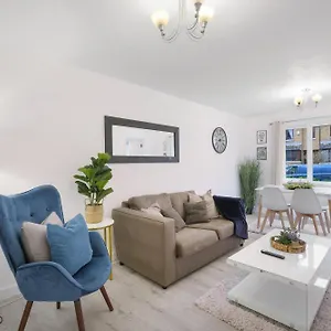 Apartment Charming 2-bedroom, 1-bathroom In Transom Square London
