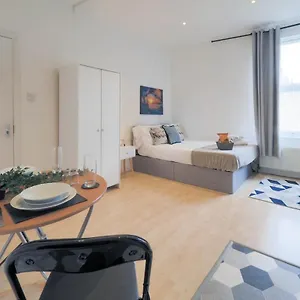 Apartment S4 Cozy Full Modern In Kilburn With Kitchen *