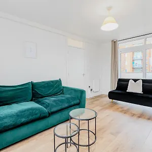 New Listing! Spacious 2br, North 2min To St * London