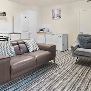 Comfy 5 Min Walk To Barking Station
