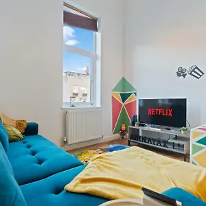Cosy 1 Bed W Loft Sleeps 5 Close To Stations Apartment *