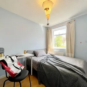 Cozy Sunlit In West London Homestay Yiewsley