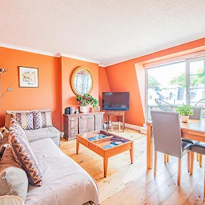 Bright 1-bed Flat With Balcony In West Kensington *