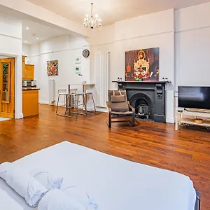 Spacious Bright In Romantic Notting Hill