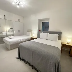 In Westminster And Victoria Apartment London