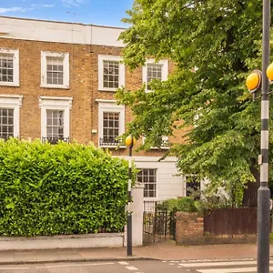 Holiday home Caledonian House In London