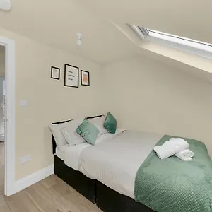 Apartment Cosy On Elizabeth Line - Free Parking