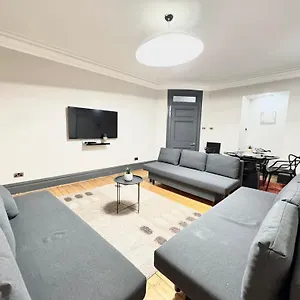 Apartment Spacious Hyde Park Family