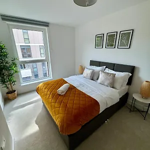 Amazing In Canary Wharf Two Bedroom * London