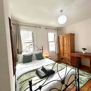 Stunning 2bedroom House With Backyard In Stratford Apartment London