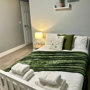 Guest house Cosy Ensuite Double Room, Near Heathrow Airport Northolt (Greater London)
