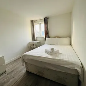 Homestay Double In Attractive Modern Victorian House London