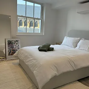 Prime Location Kensington Apartment London