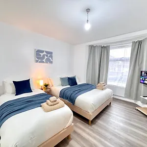 Apartment Comfy 30min To *